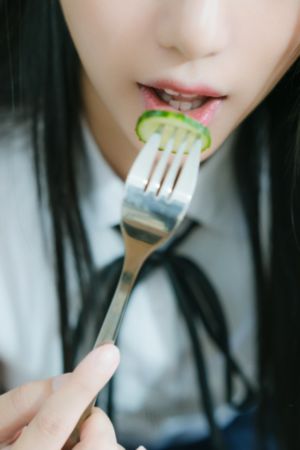 美女露尿口给我看_BD英语高清免费观看